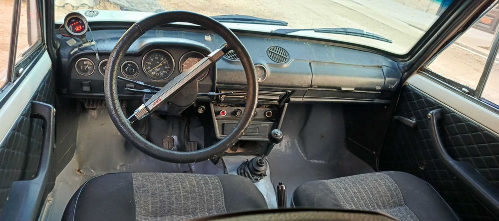 Vaz 2102 furgon sotiladi