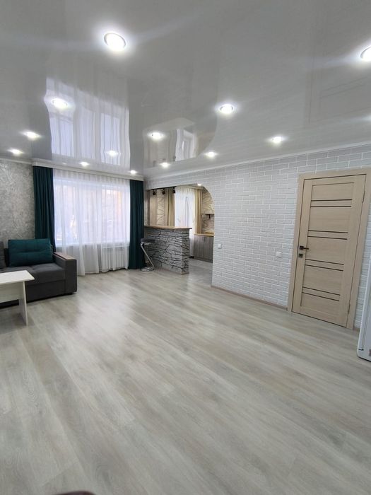 Сдам двухкомнатную квартиру на длительный срок.