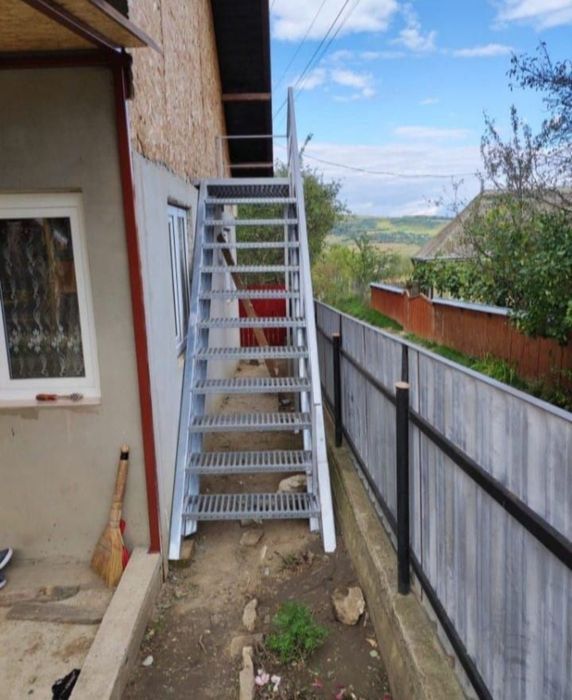 Scări zincate rezistente, sigure și moderne!
Oferim soluții durabile p