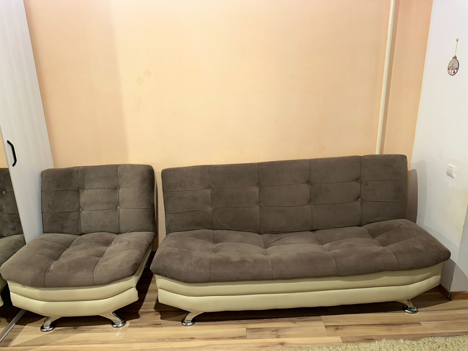 Продам диван+2 кресла

Удобные и