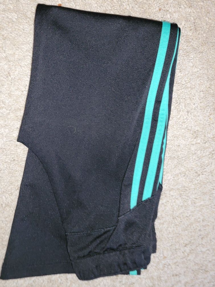 Pantaloni evazati Adidas 8-9 ani