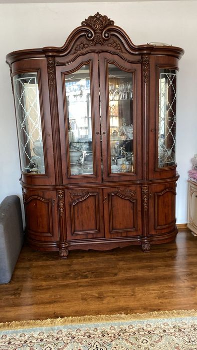 Продается сервант