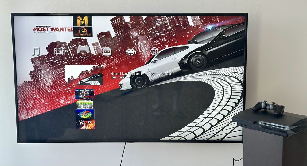 Playstation 3 SLIM 320 gb + 25 игри + 2 контролера