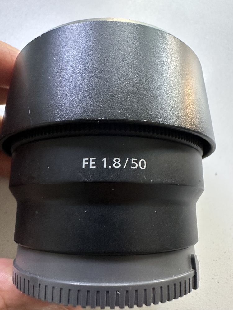Обектив Sony FE 1.8 /