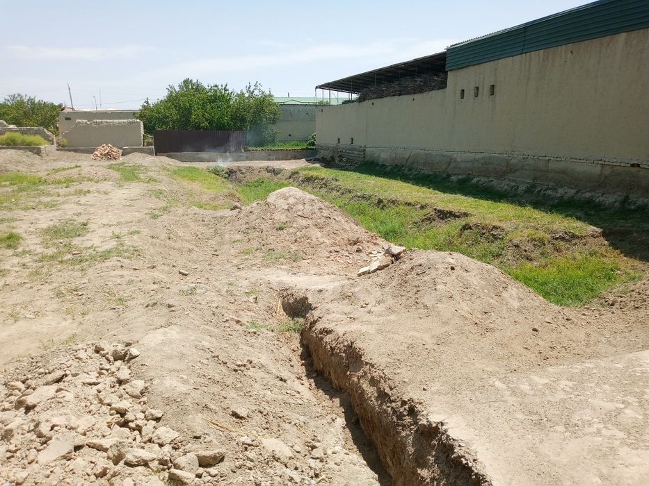 8 sotiqli hovli sotiladi