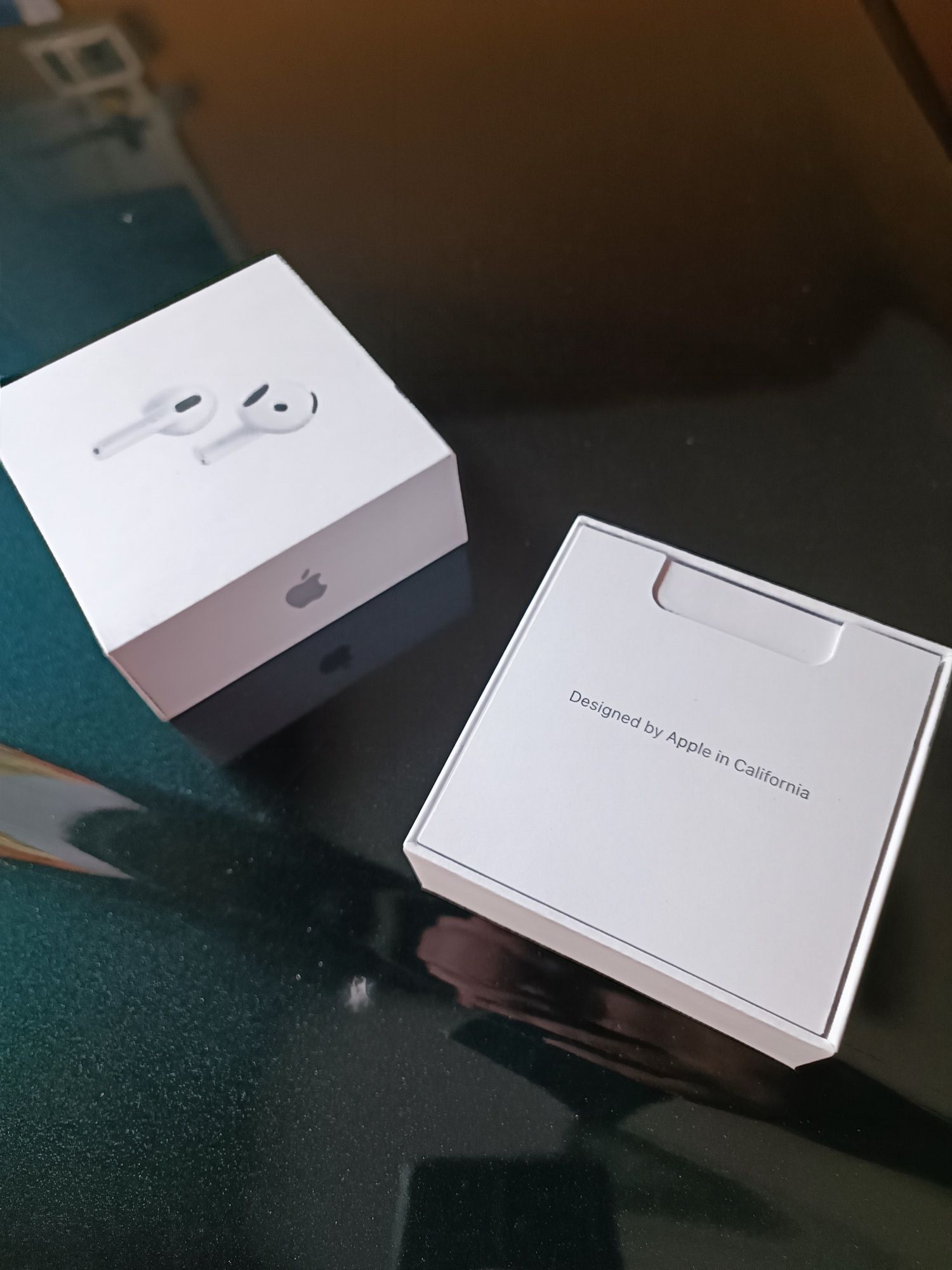 Apple AirPods кутия