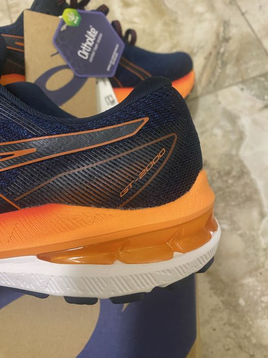 Оригинални маратонки ASICS GT-2000