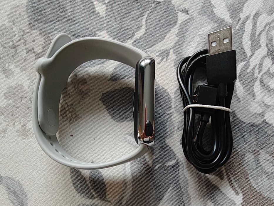 Vând smartwatch Xiaomi 8 Pro, impecabil.