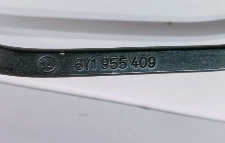 Brat stergator  stanga 6Y1955409 Skoda Fabia prima generatie (facelif