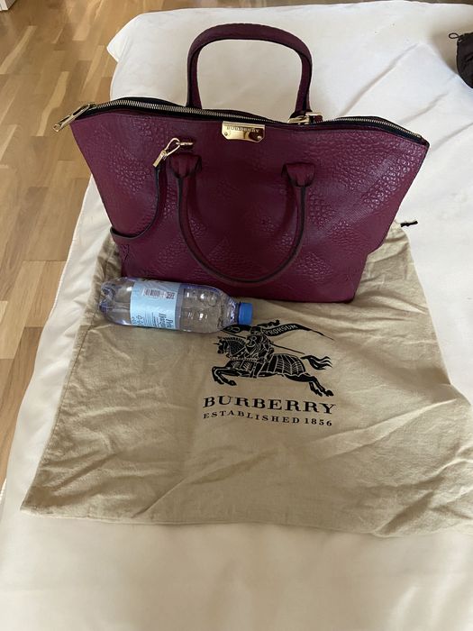 Poseta Burberry culoare fucsia inchis