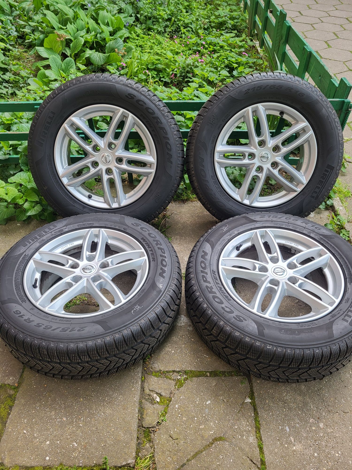 Джанти 16ки 5х114,3 със зимни гуми Pirelli Scorpion 215/65/16