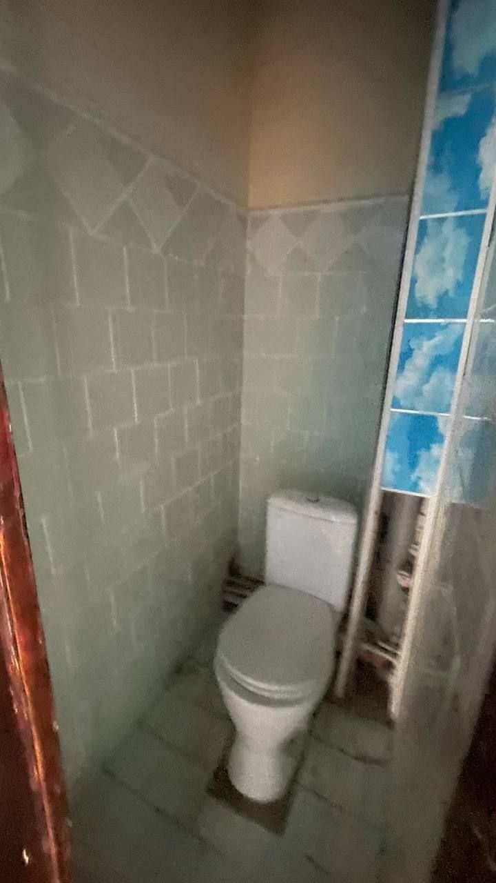 Продаётся 2х  ком квартира в чирчике 4 этаж около центрального базара