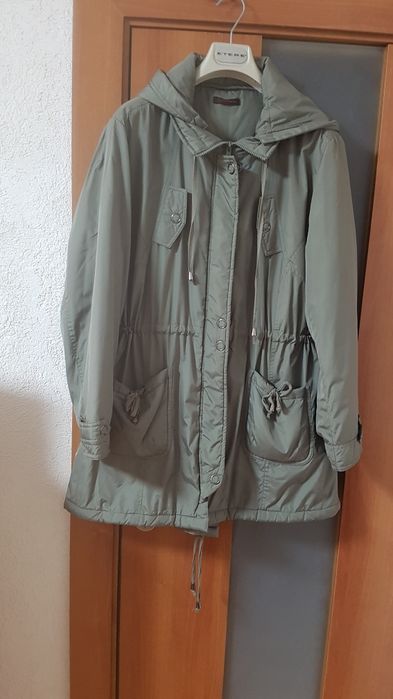 Дамско яке размер 46.