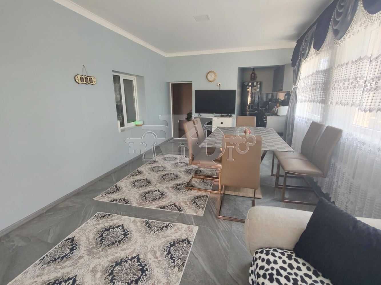 Карапелит, обл. Добрич, къща след основен ремонт с двор, 69000€.