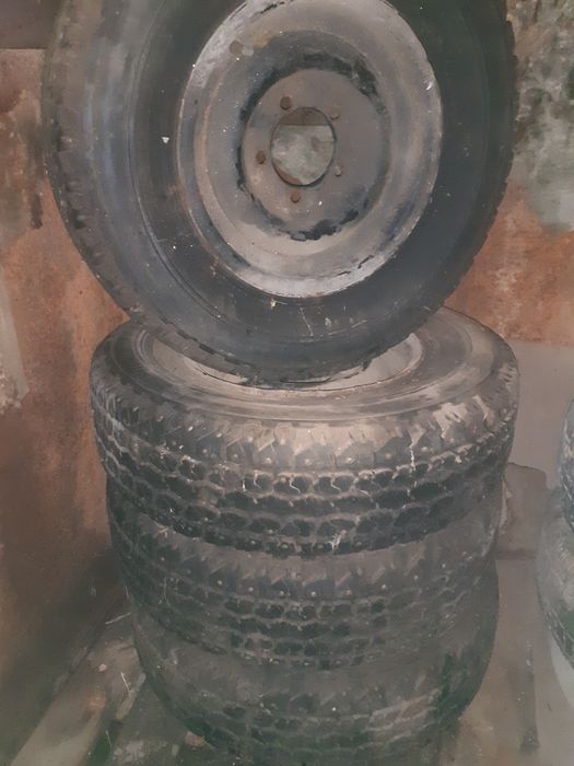 Продам шины с дисками на уаз