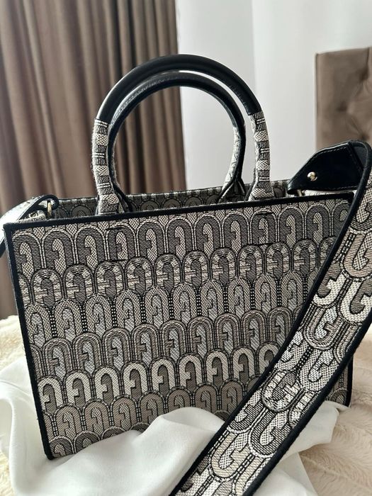 Vand geanta furla noua