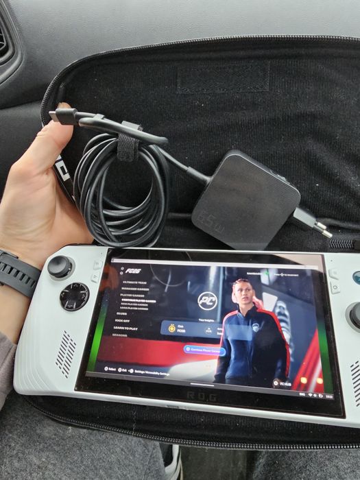 Consolă portabilă ASUS ROG Ally – stare foarte bună + încărcător origi