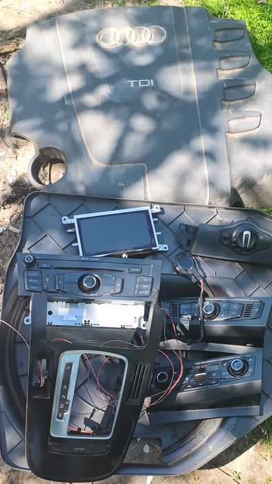 Dezmembrez Audi A4 B8 2.0 tdi caga 2010