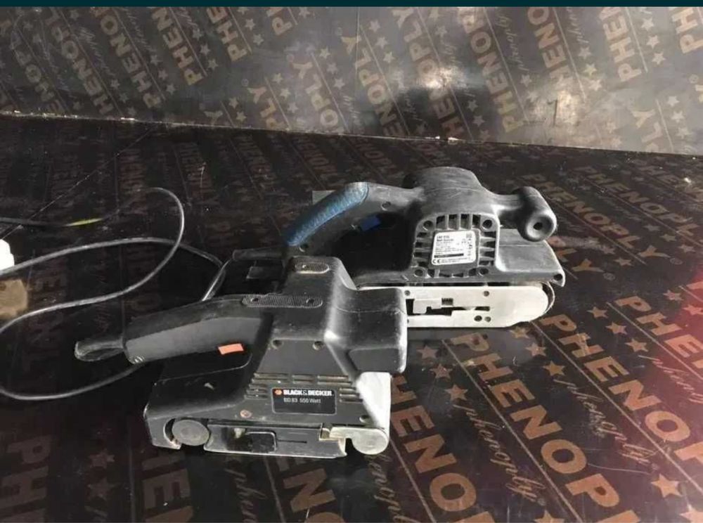 Лентов шлайш Black and Decker 550W