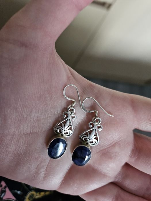 Vând cercei superbi din argint 925 si safire.