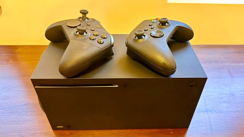 Конзола Microsoft Xbox Series X, 1TB + Контролер Xbox Elite Series
