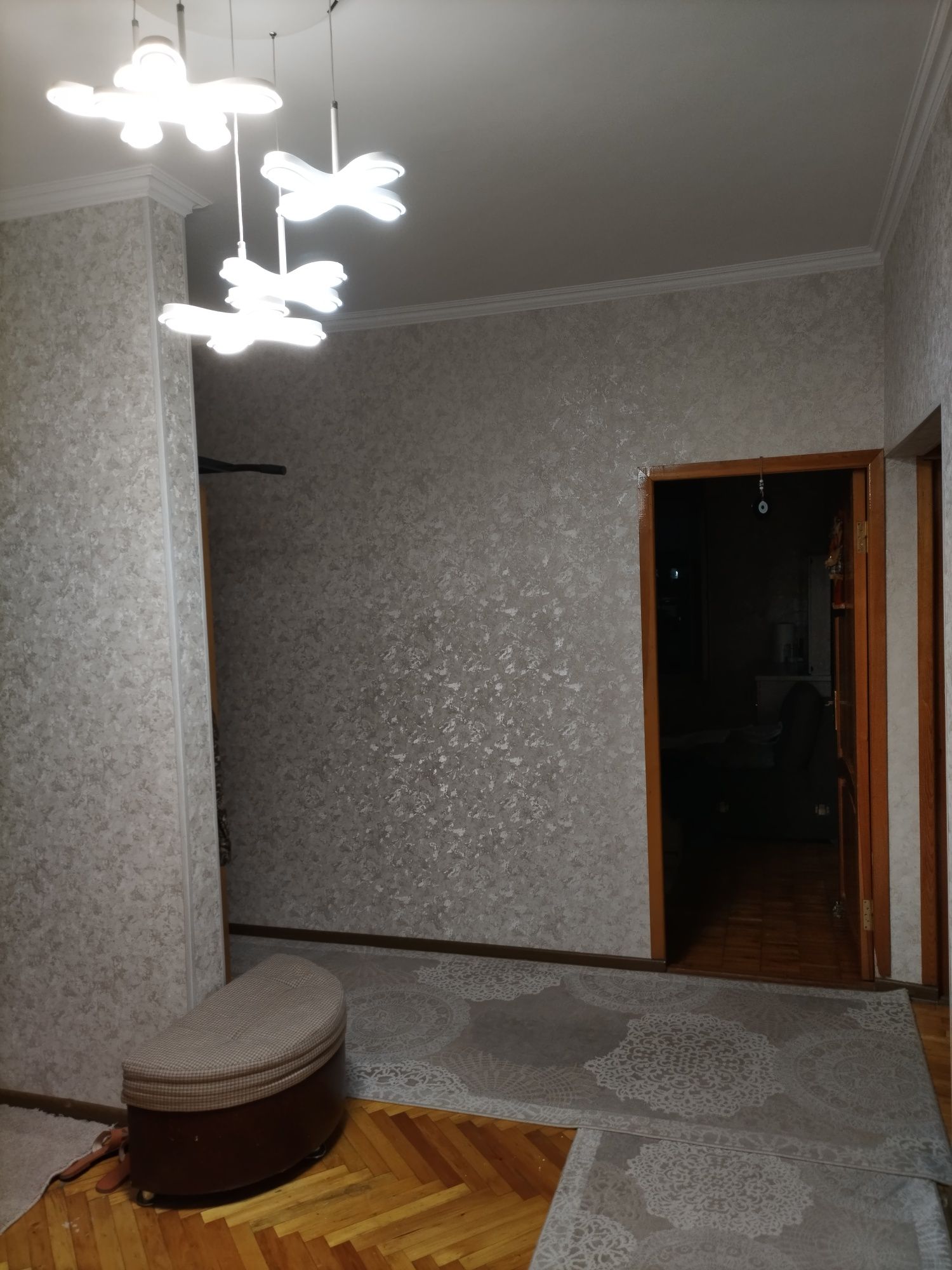 Продается своя квартира на Ахмад югнаки