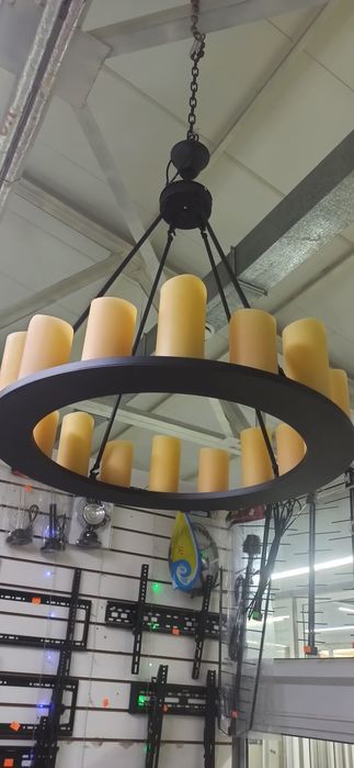 Продам большую люстру.