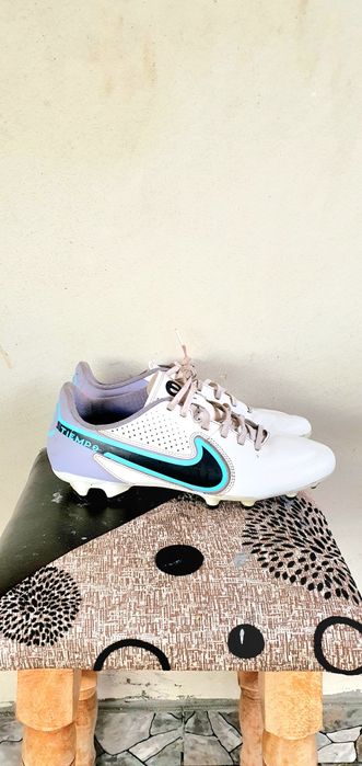 Ghete de fotbal diferite tipuri și marimi