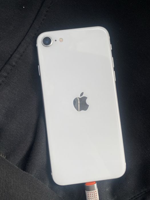 Продам айфон se.