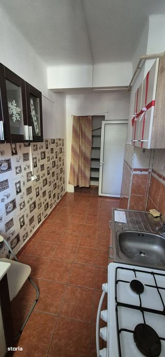 Garsoniera de închiriat în Roman