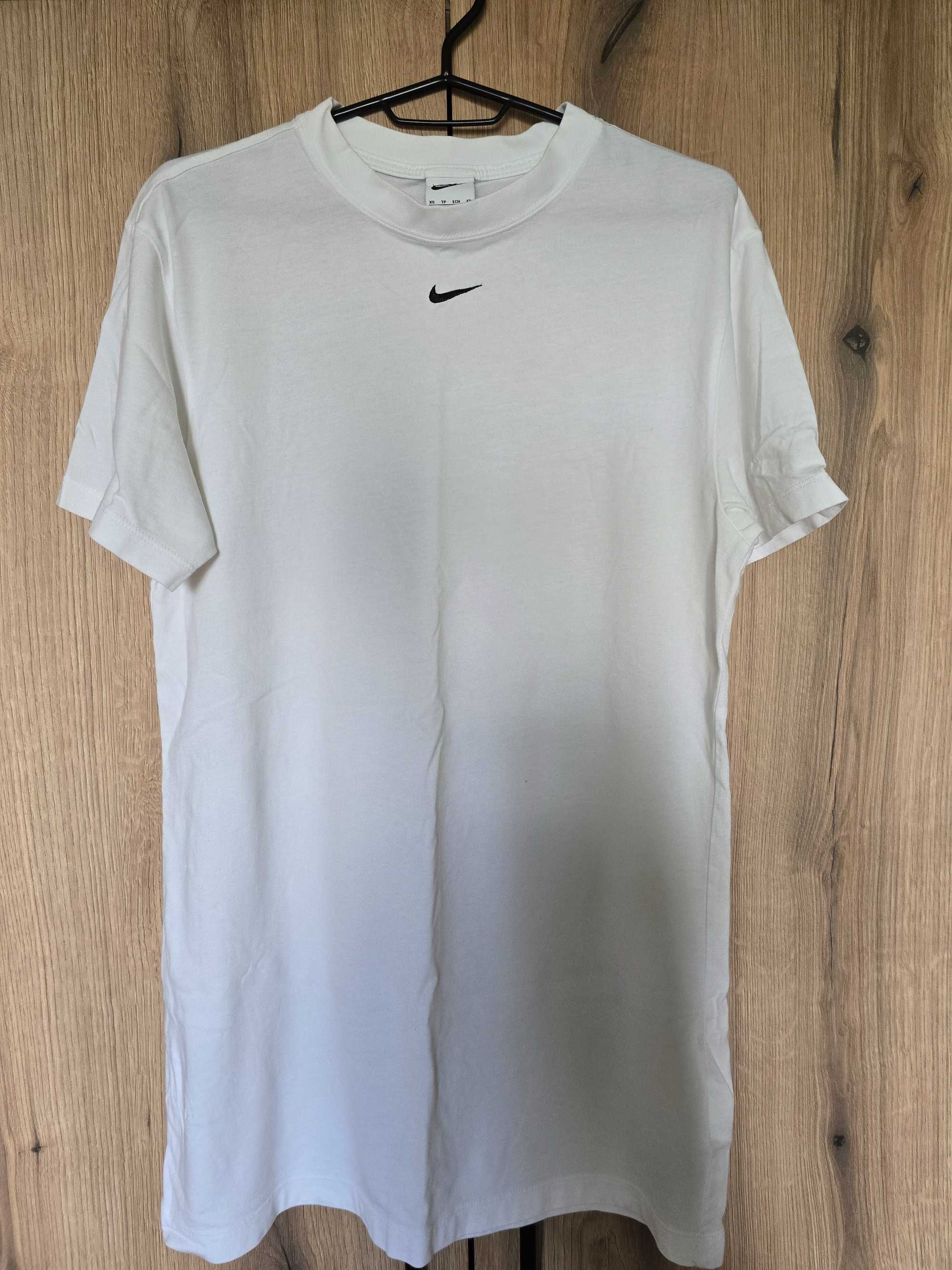 Широка рокля Nike