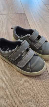 Încălțăminte pantofi sandale ghete papuci copii
