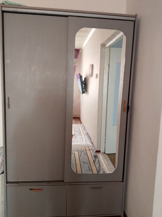 Срочно срочно в связи с переездом продам шкаф для одежды