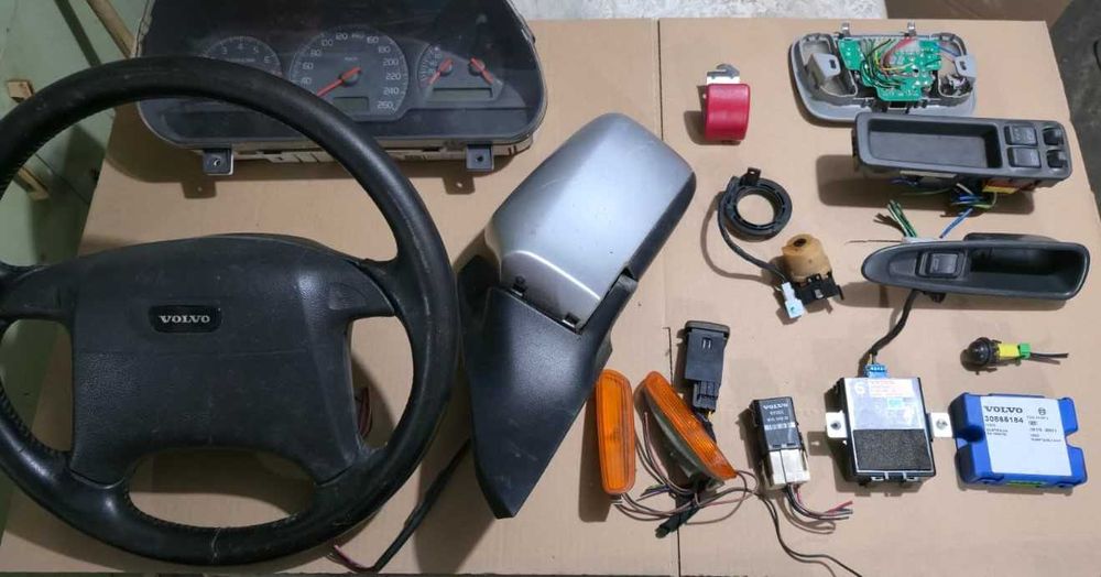 Piese Volvo S40 1995-2004 oglinda stanga electrica incalzita + diverse