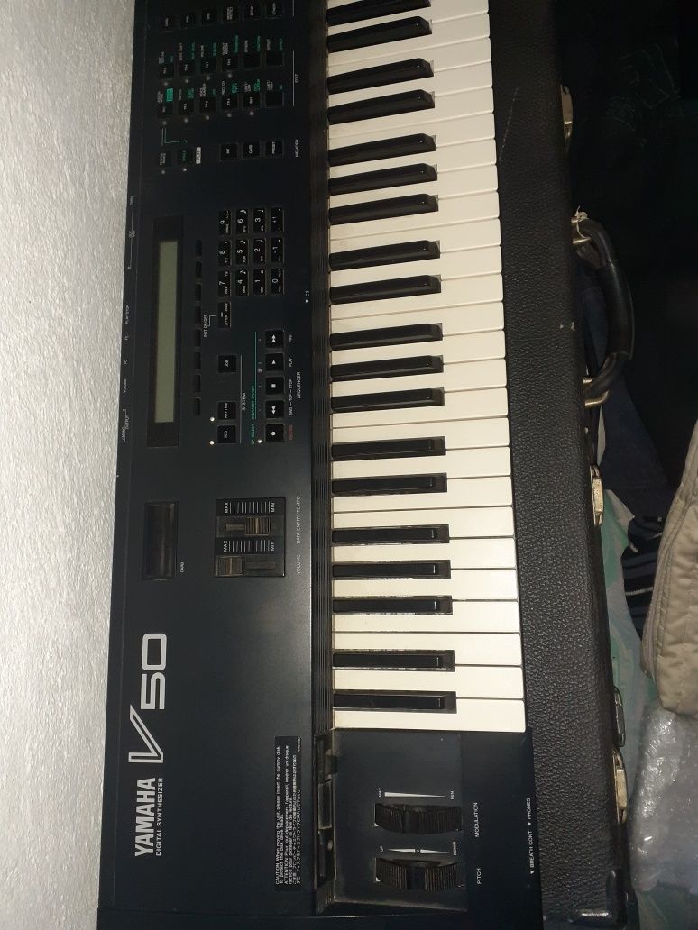 Yamaha  V 50 Synthetizator