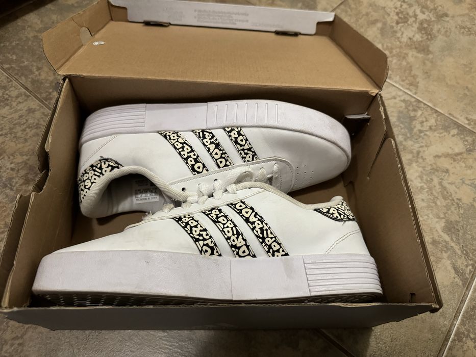 Обувки Adidas бели