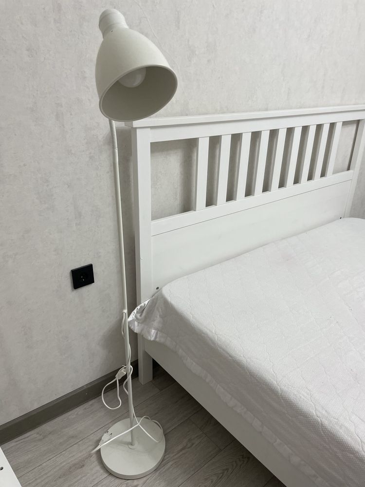 Продам напольную лампу