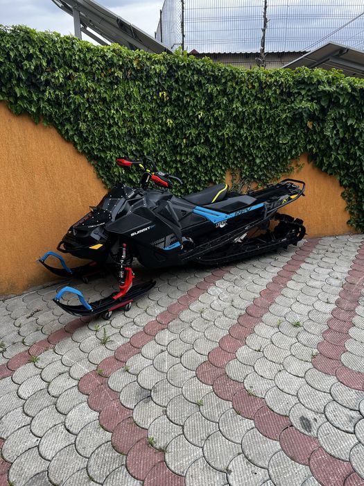 Snowmobil ski doo snowmobile