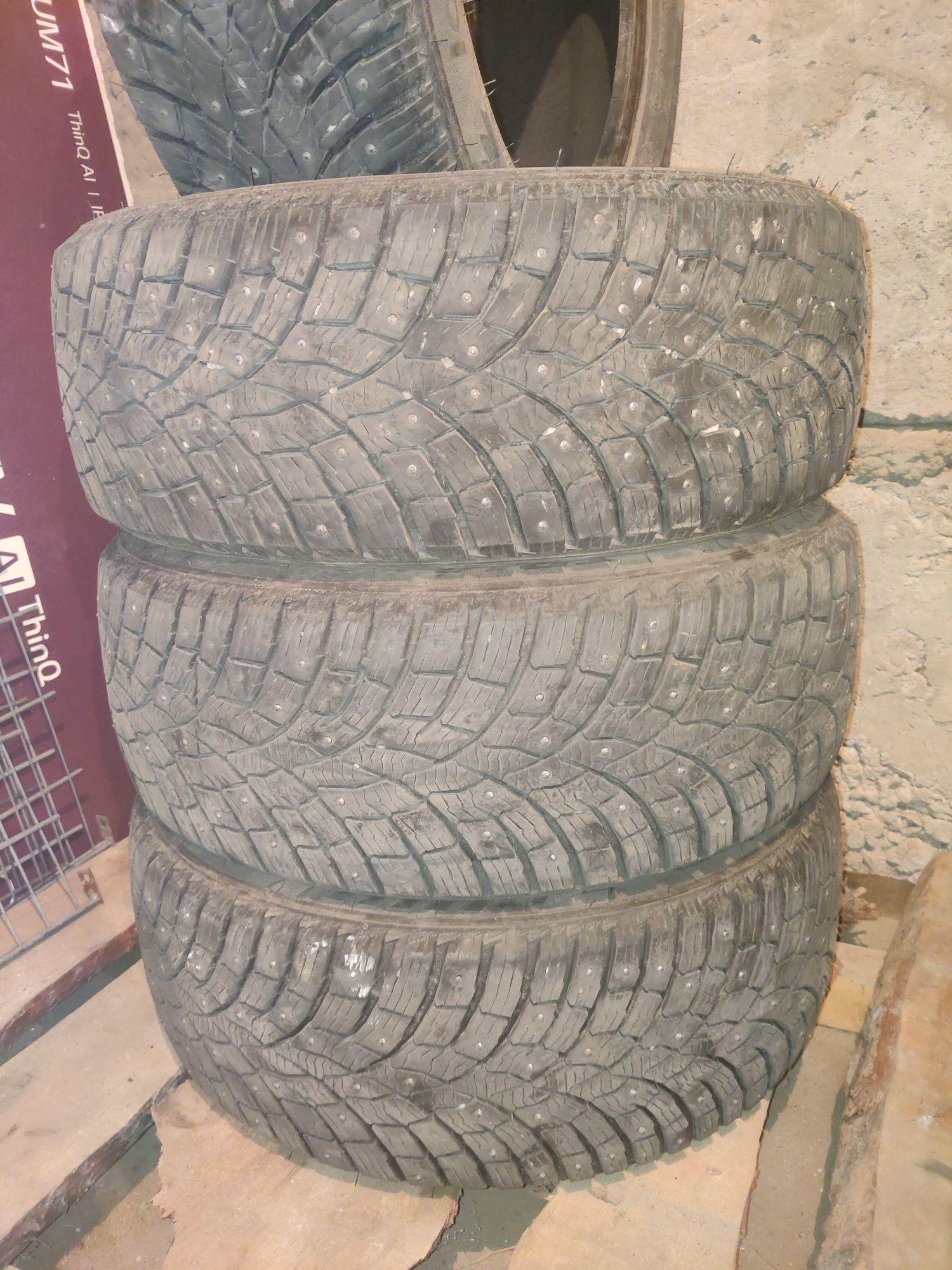 Продам шины зимние Triangle R16/215/55