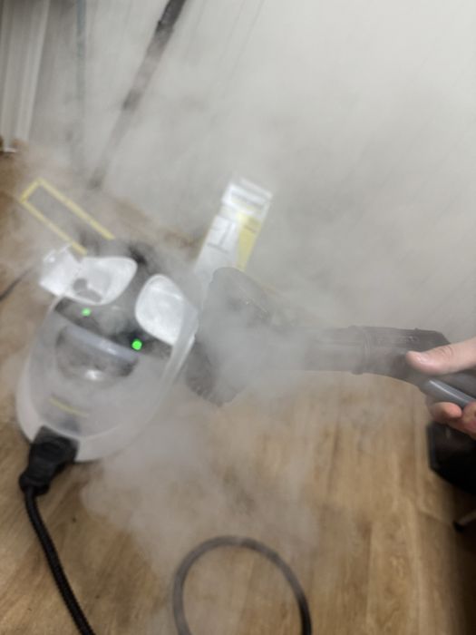 Vând aparat cu abur karcher SC5