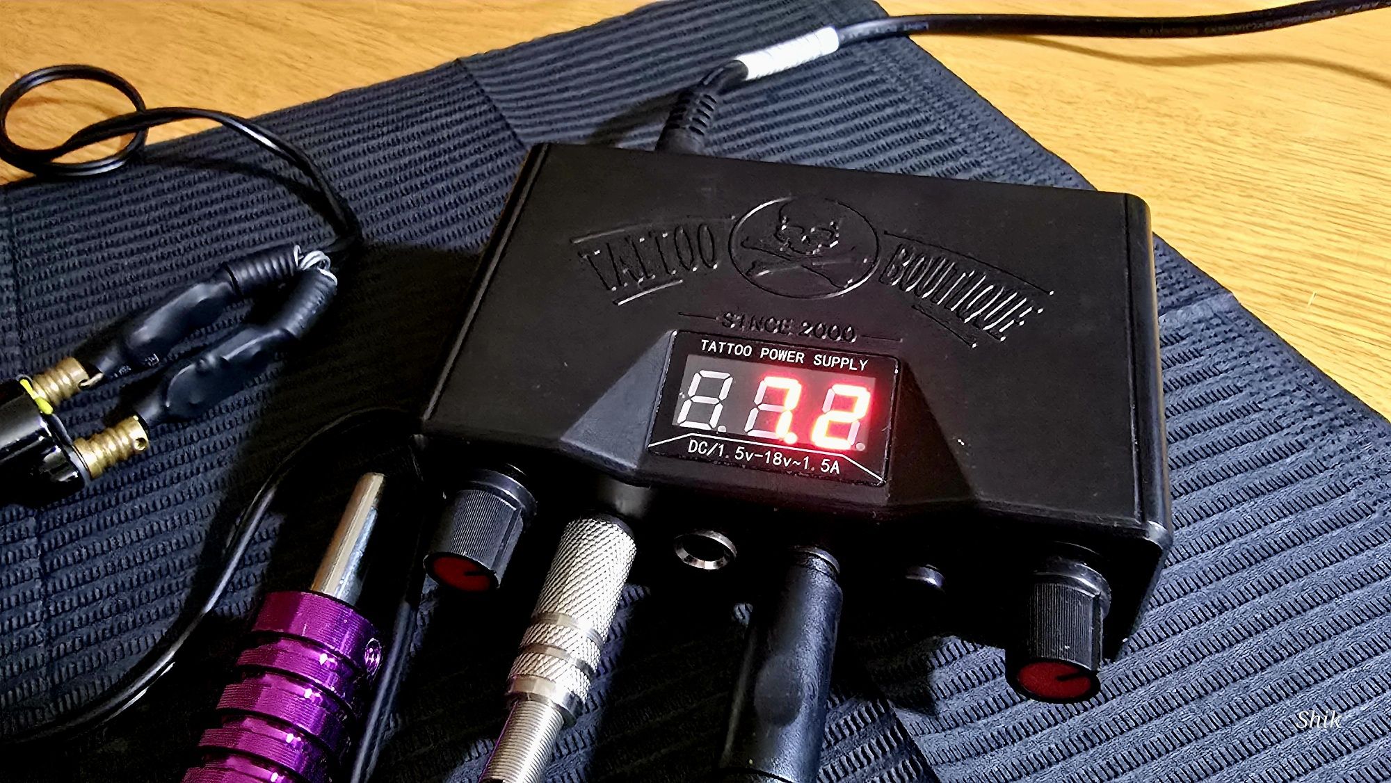 Kit complet Tattoo, mașini tatuaje , sursă tattoo, ace