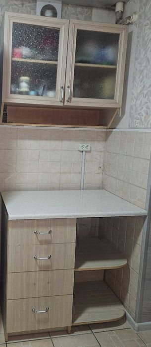 Кухонная мебель в хорошем состоянии (Мойка, сушилка, 2 шкафа)