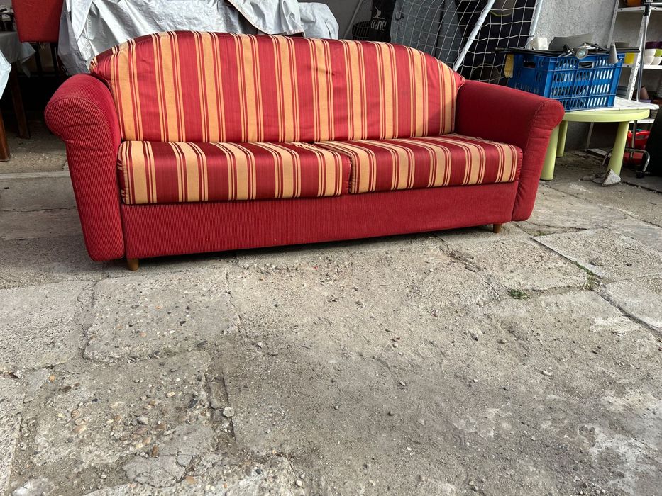 Canapea extensibila cu saltea inclusă