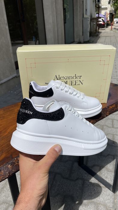 Alexander Mcqueen с камъни