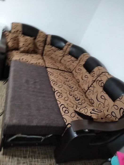 Vând canapea extensibilă în stare bună de funcționare