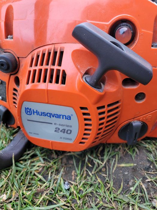 Vând husqvarna 240