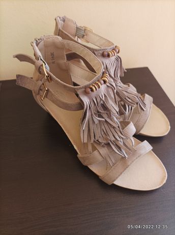 Дамски летни обувки тип сандали с ресни