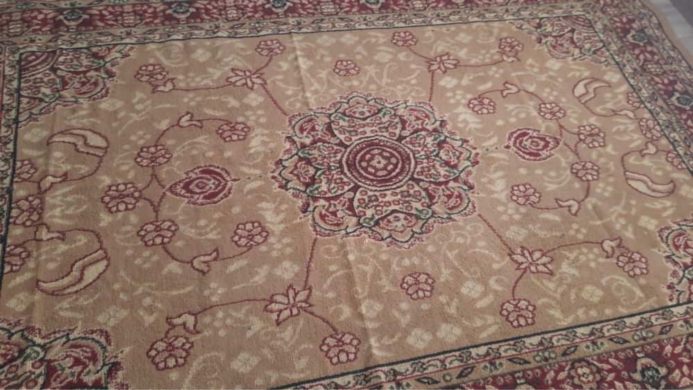 Продам ковер в хорошем состоянии