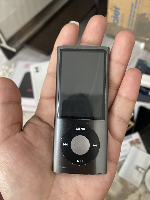 Ipod айпод оригинальный. Зарядки нет.