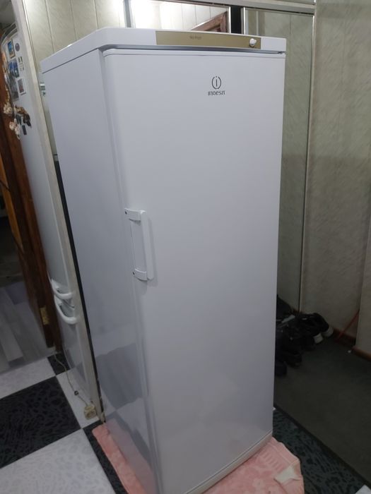 Морозильный шкаф INDESIT, NO FROST